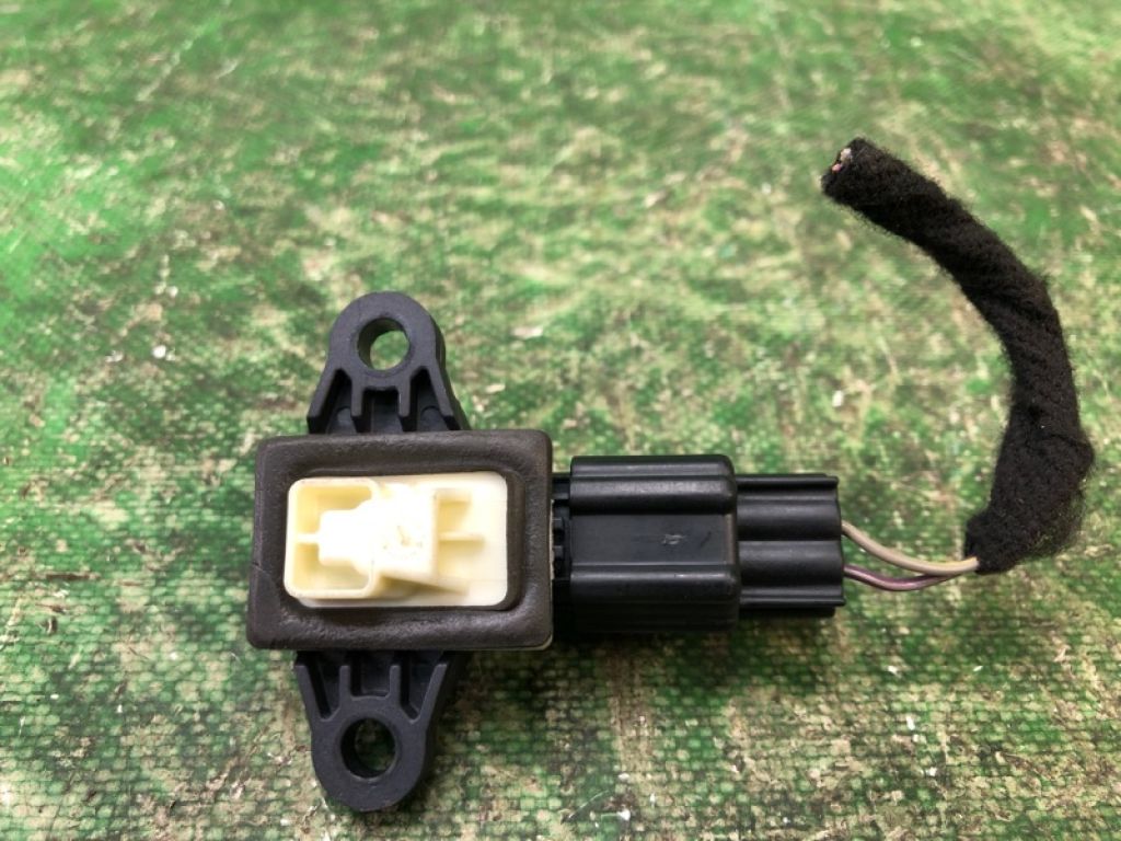 CT4Z-14B345-A | Датчик удара передн. лев. FORD FIESTA 08-17 - Фото 3