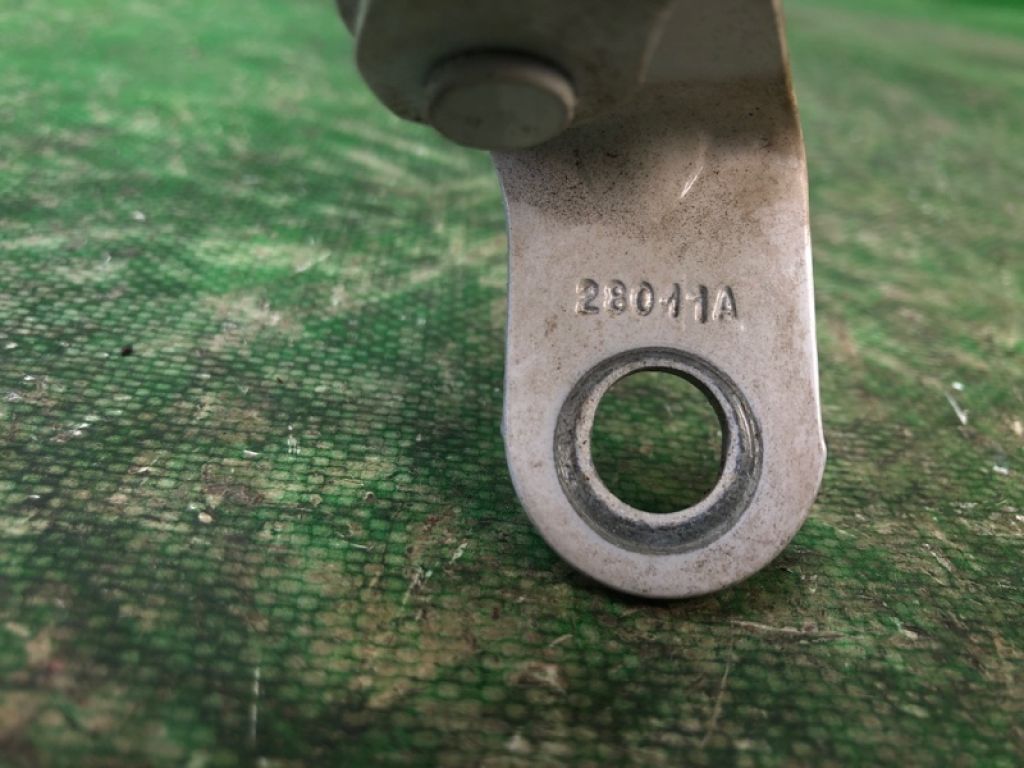 8A6Z-5826800-B | Петля двери верхняя задн. прав. FORD FIESTA 08-17 - Фото 5