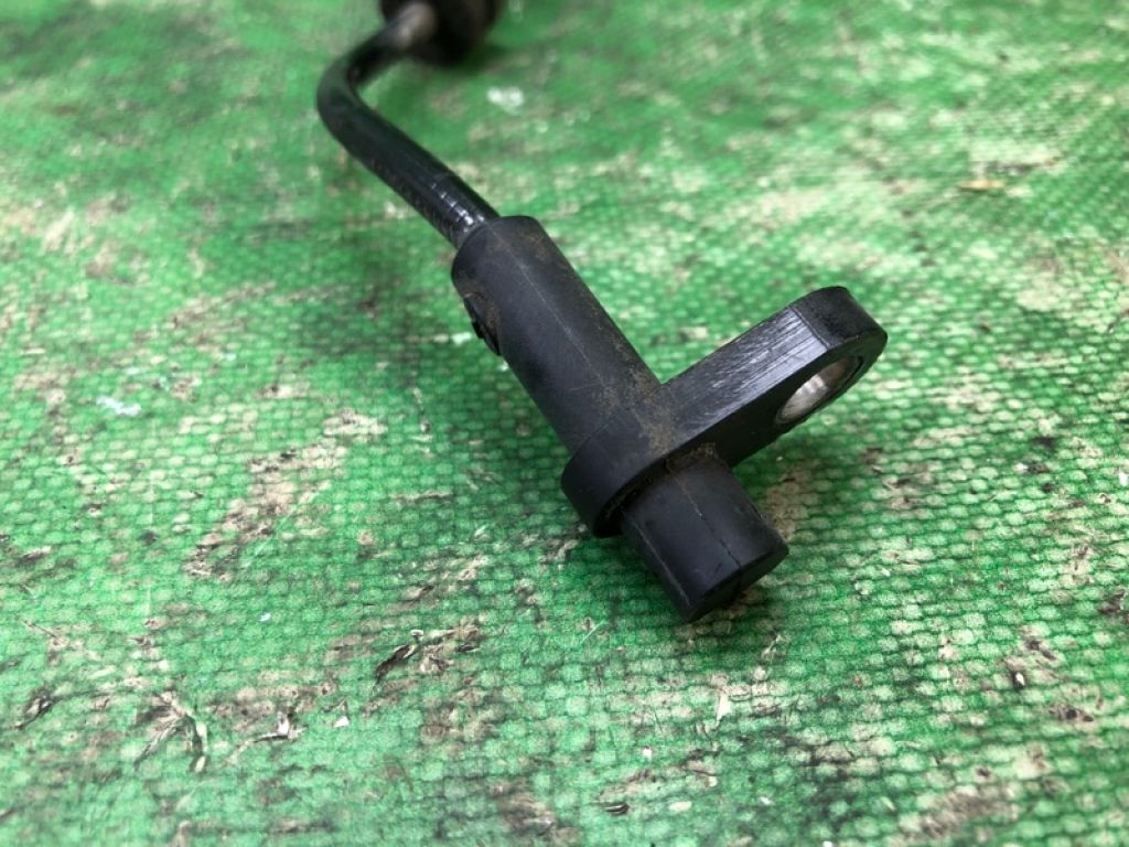 AE8Z-2C190-A | Датчик ABS задн. FORD FIESTA 08-17 - Фото 3