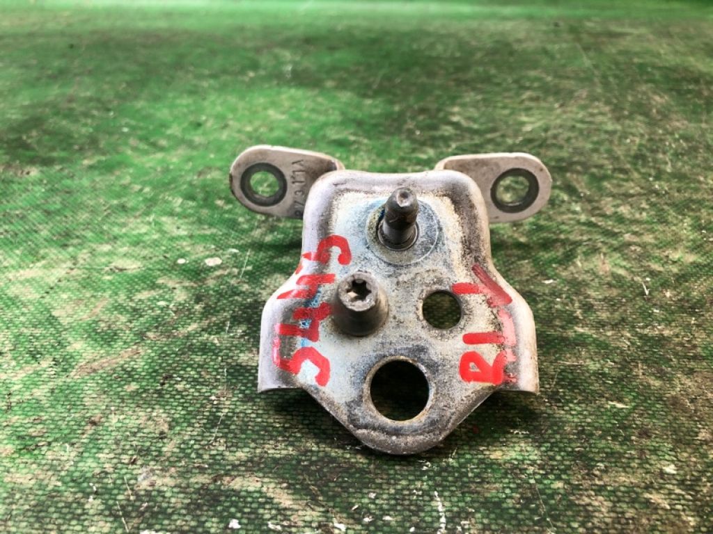 G2BZ-5426811-A | Петля двері нижня задн. лів. FORD FIESTA 08-17