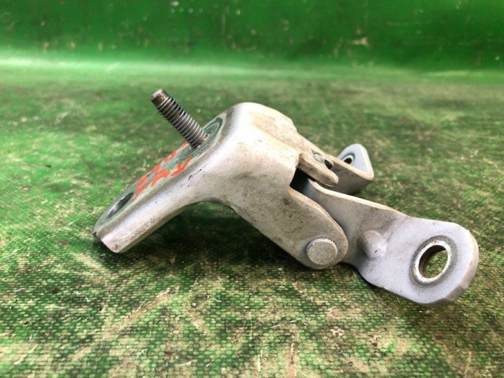 AE8Z-5822810-A | Петля двери нижняя передн. прав. FORD FIESTA 08-17 - Фото 3