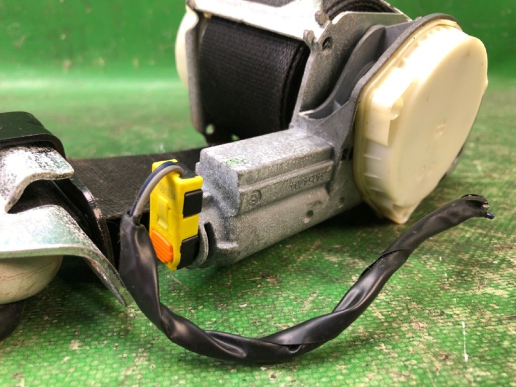 BE8Z-54611B08-AA | Ремінь безпеки передн. прав. FORD FIESTA 08-17 - Фото 4