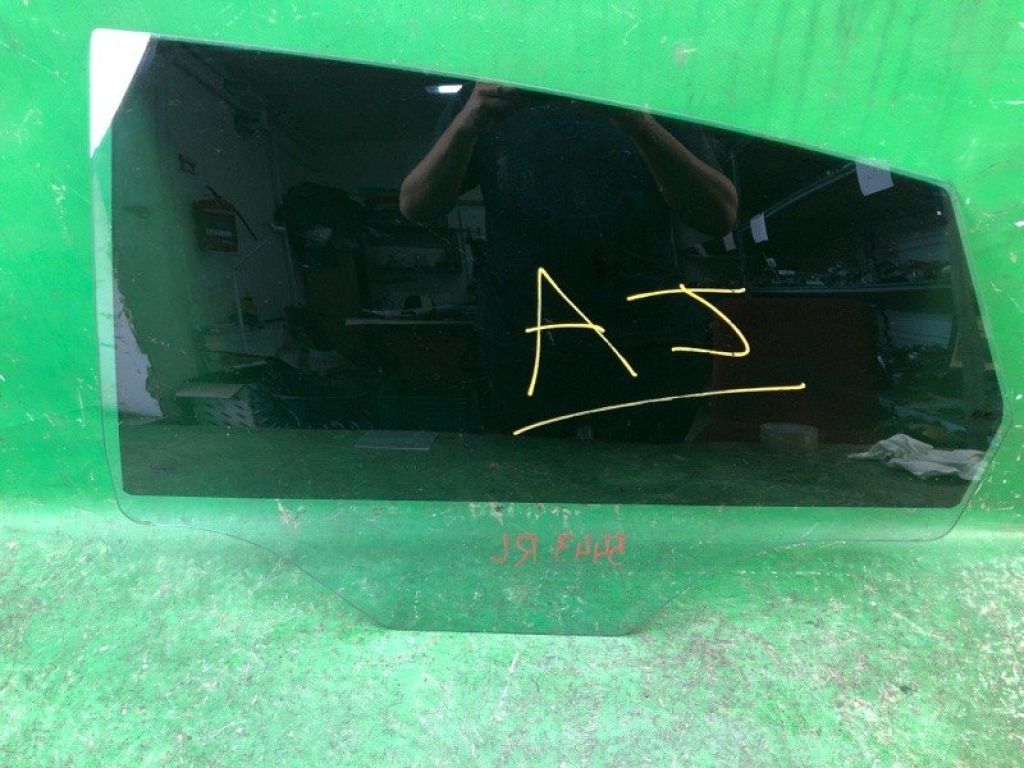 BE8Z-5425713-A | Стекло двери задн. лев. FORD FIESTA 08-17