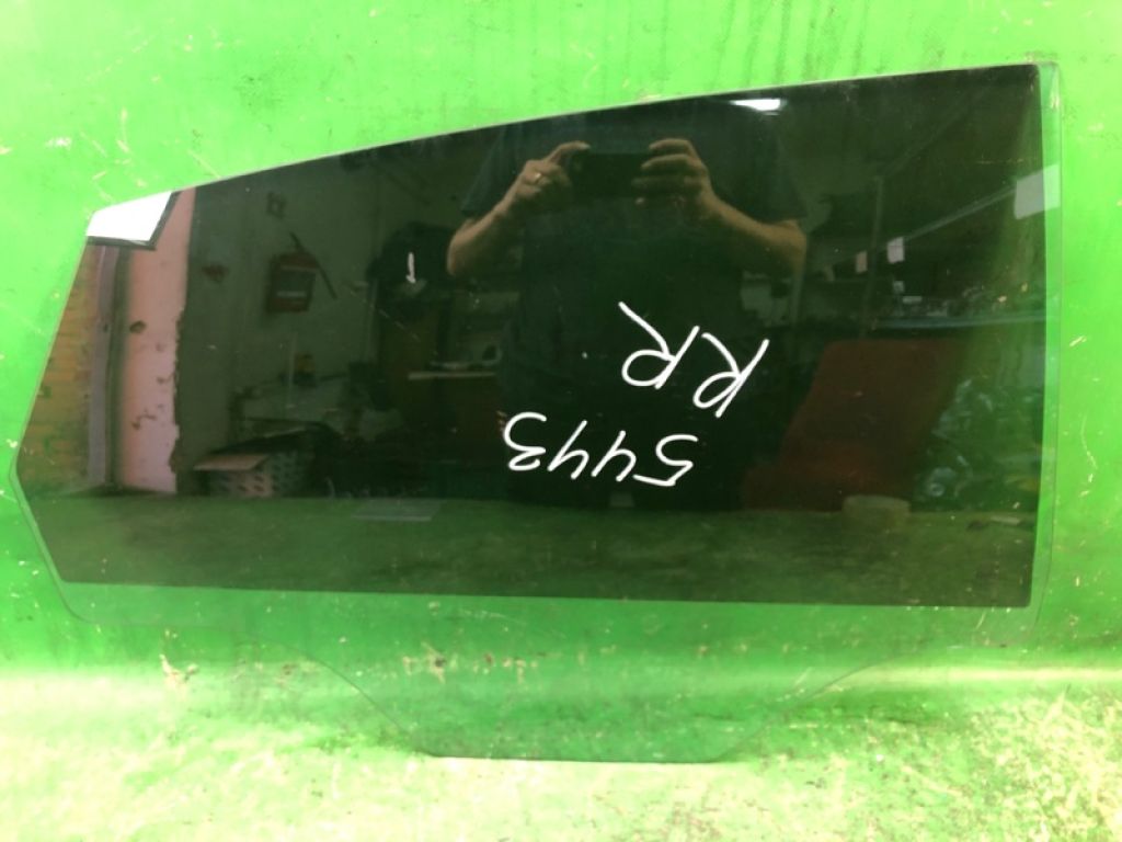 BE8Z-5425712-A | Скло дверей задн. прав. FORD FIESTA 08-17