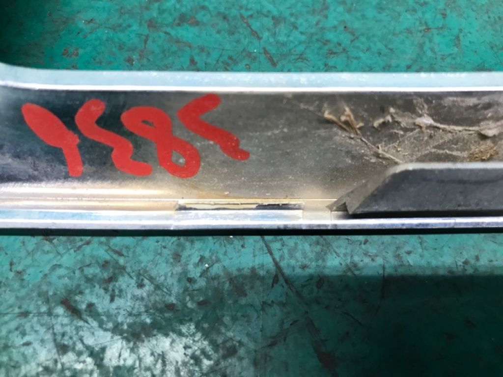 68109865AA | Накладка решетки радиатора JEEP COMPASS 06-16 - Фото 4