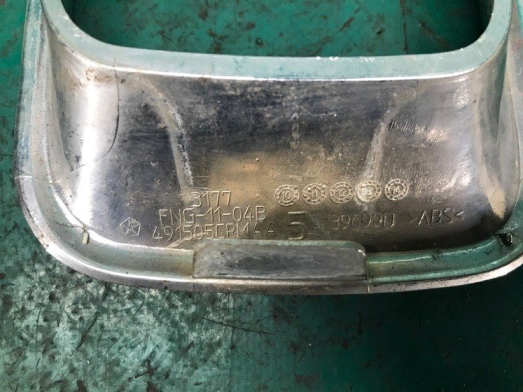 68109865AA | Накладка решетки радиатора JEEP COMPASS 06-16 - Фото 5