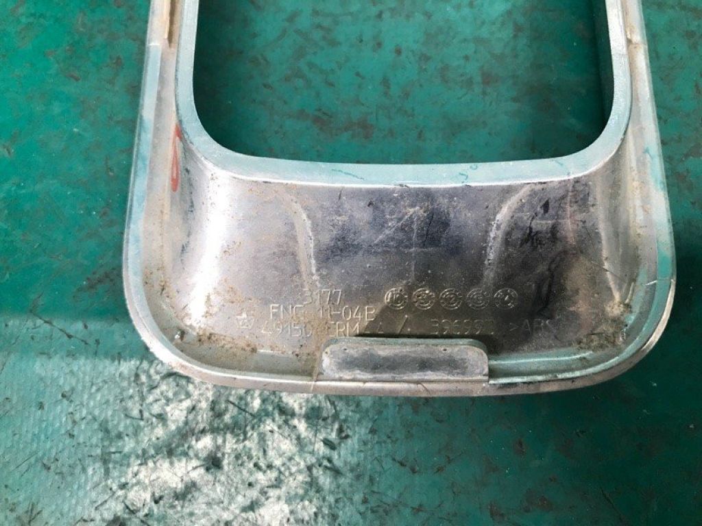 68109865AA | Накладка решітки радіатора JEEP COMPASS 06-16 - Фото 4