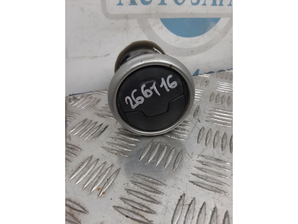 68760-JD10A | Дефлектор повітряний NISSAN QASHQAI 07-14
