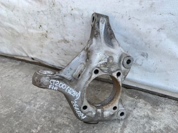 Кулак поворотный прав. LEXUS CT200 11-17