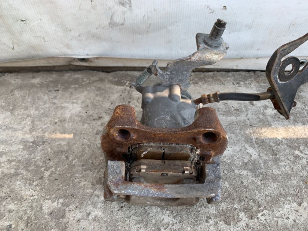 47850-12240 | Супорт гальмівний задн. лів. LEXUS CT200 11-17 - Фото 4