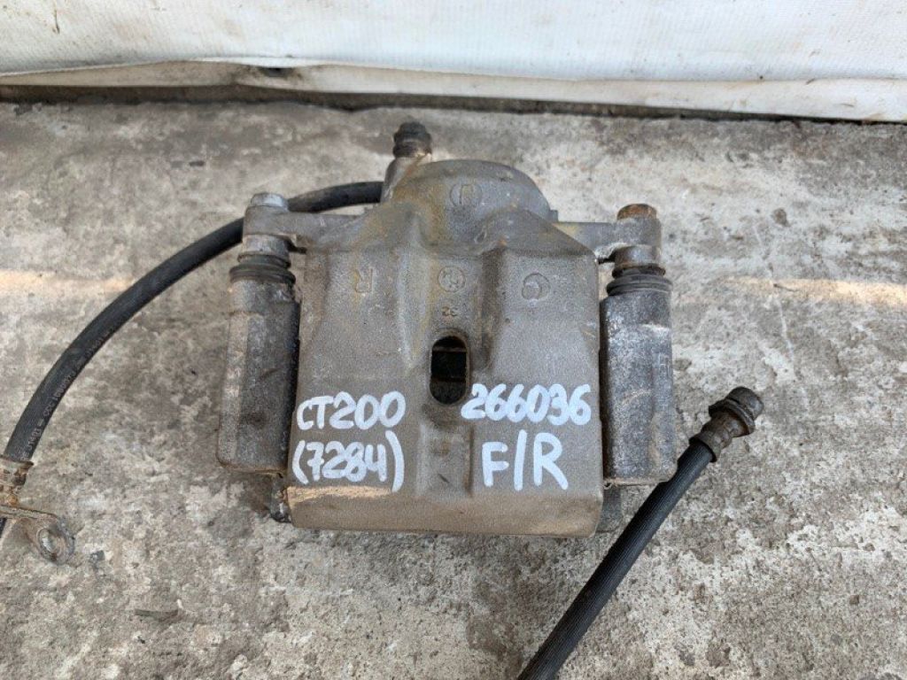 47730-47060 | Суппорт тормозной передн. прав. LEXUS CT200 11-17