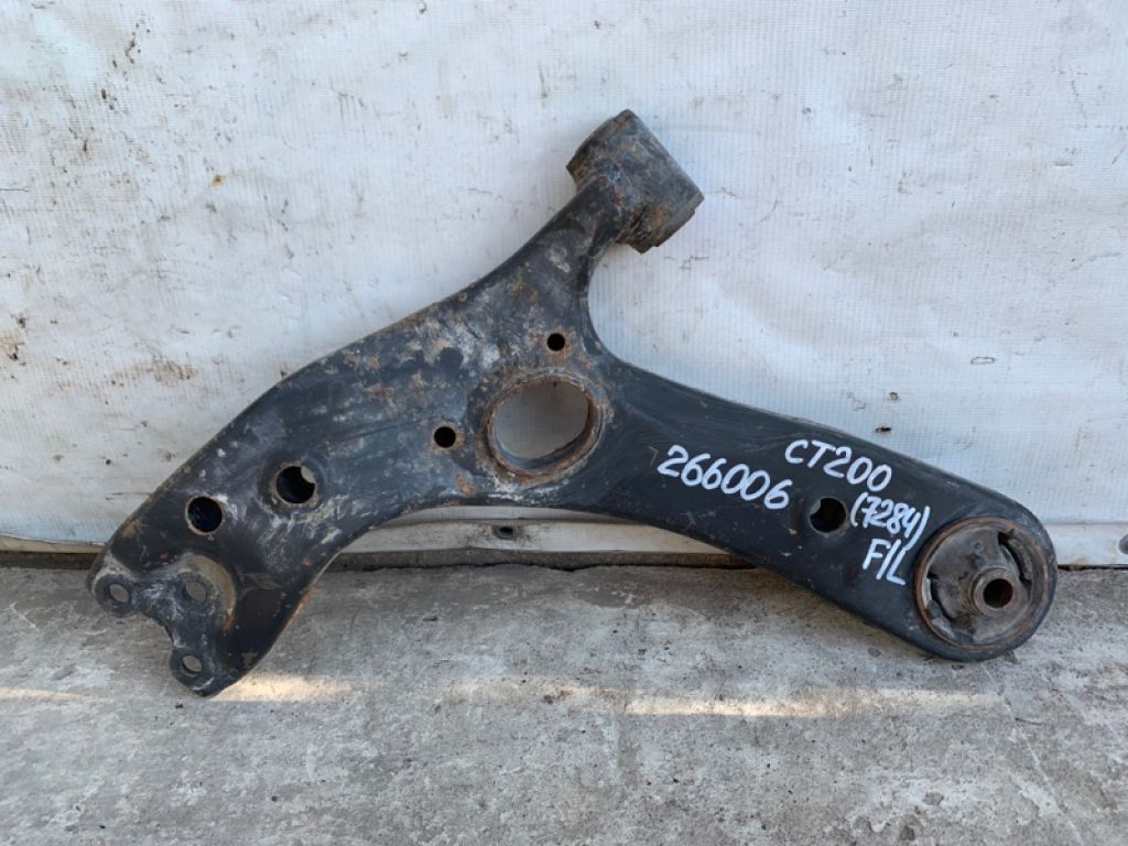 48069-47050 | Рычаг передней подвески нижний лев. LEXUS CT200 11-17