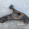 48069-47050 | Рычаг передней подвески нижний лев. LEXUS CT200 11-17 - Превью 3