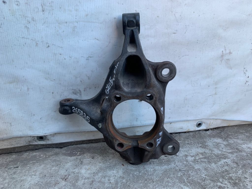 KD35-33-021A | Кулак поворотний прав. MAZDA CX-5 (KE) 11-17