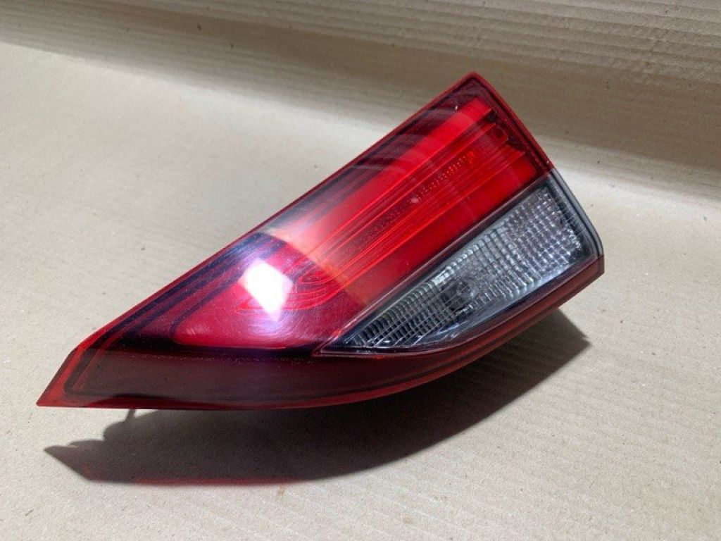 92404-3Y510 | Фонарь внутренний прав. HYUNDAI ELANTRA MD 10-15 - Фото 3