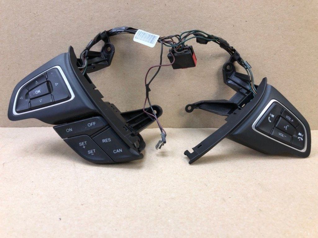 F1EZ-9C888-D | Кнопки на руль FORD FOCUS 10-18