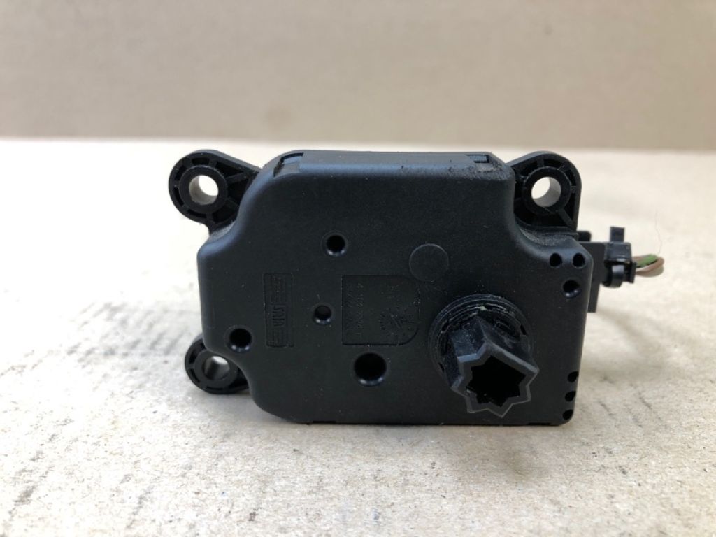 AV6Z-19E616-C | Моторчик заслонки печки FORD FOCUS 10-18 - Фото 3