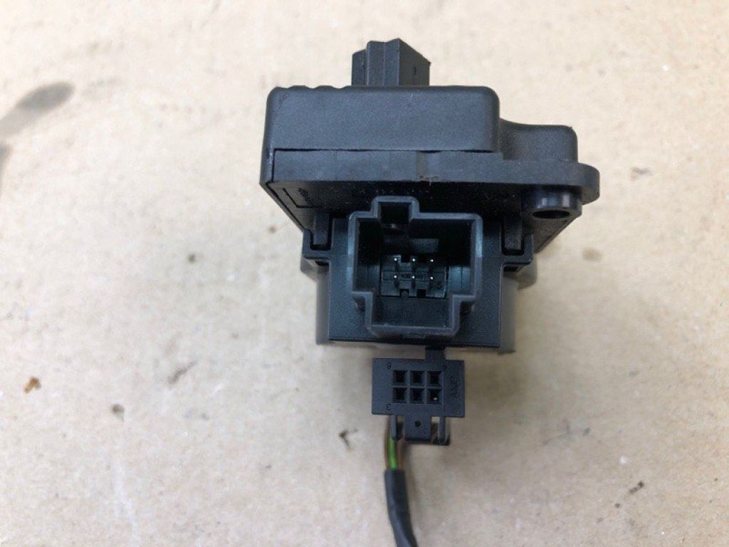 AV6Z-19E616-C | Моторчик заслонки печки FORD FOCUS 10-18 - Фото 4