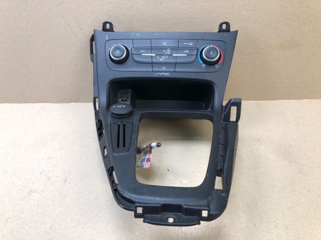 F1EZ-19980-T | Блок керування піччю FORD FOCUS 10-18