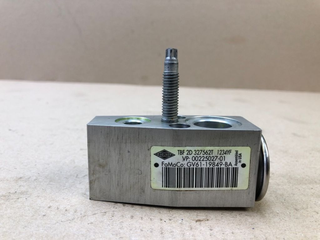 GV6Z-19849-A | Клапан кондиционера FORD FOCUS 10-18