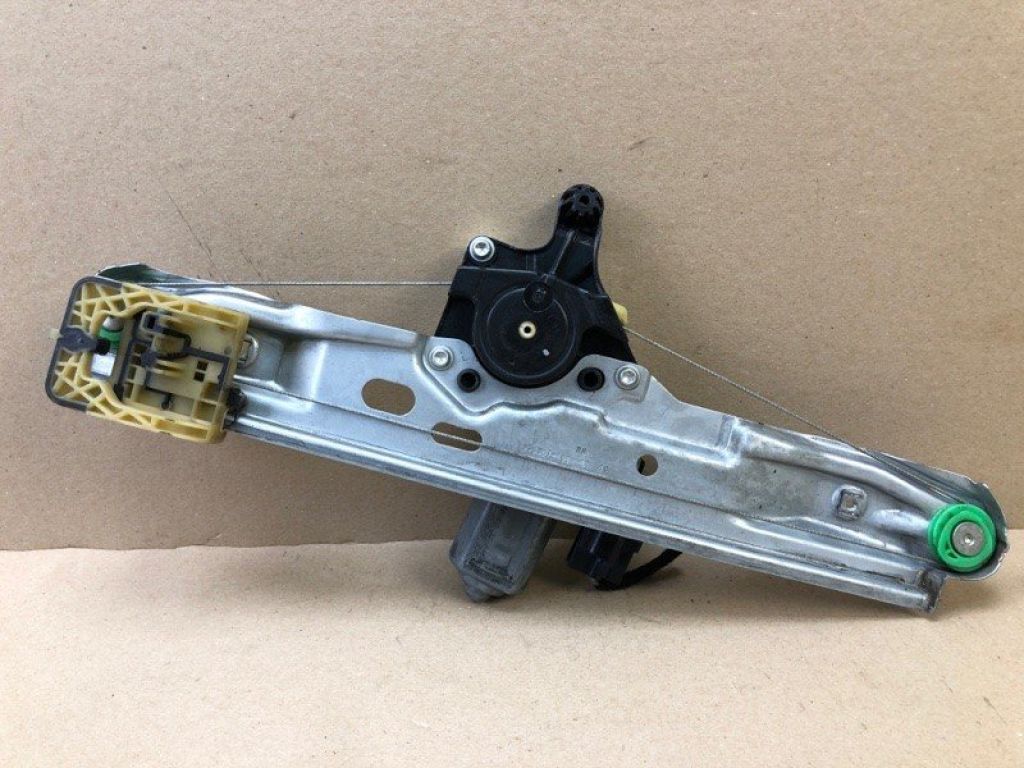 CM5Z-5827000-A | Стеклоподъемник задн. прав. FORD FOCUS 10-18