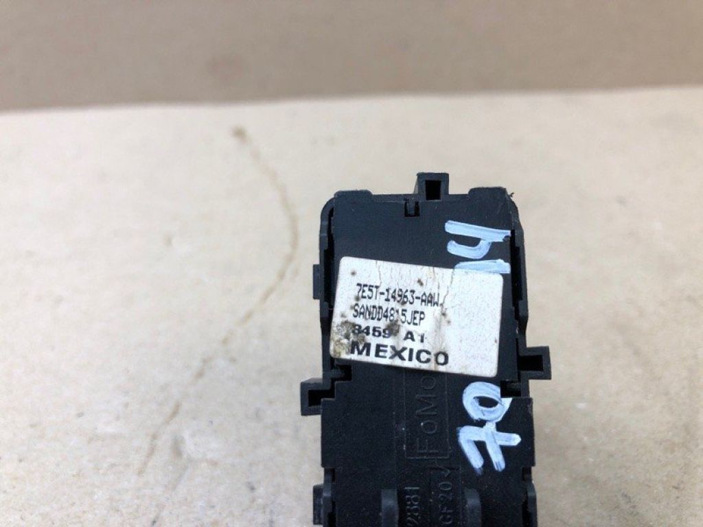 7E5Z-14028-AA | Кнопка центрального замку FORD EDGE 06-14 - Фото 5