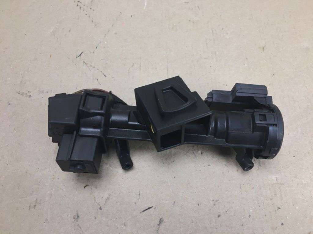 BV6Z-3511-E | Замок запалювання FORD FOCUS 10-18