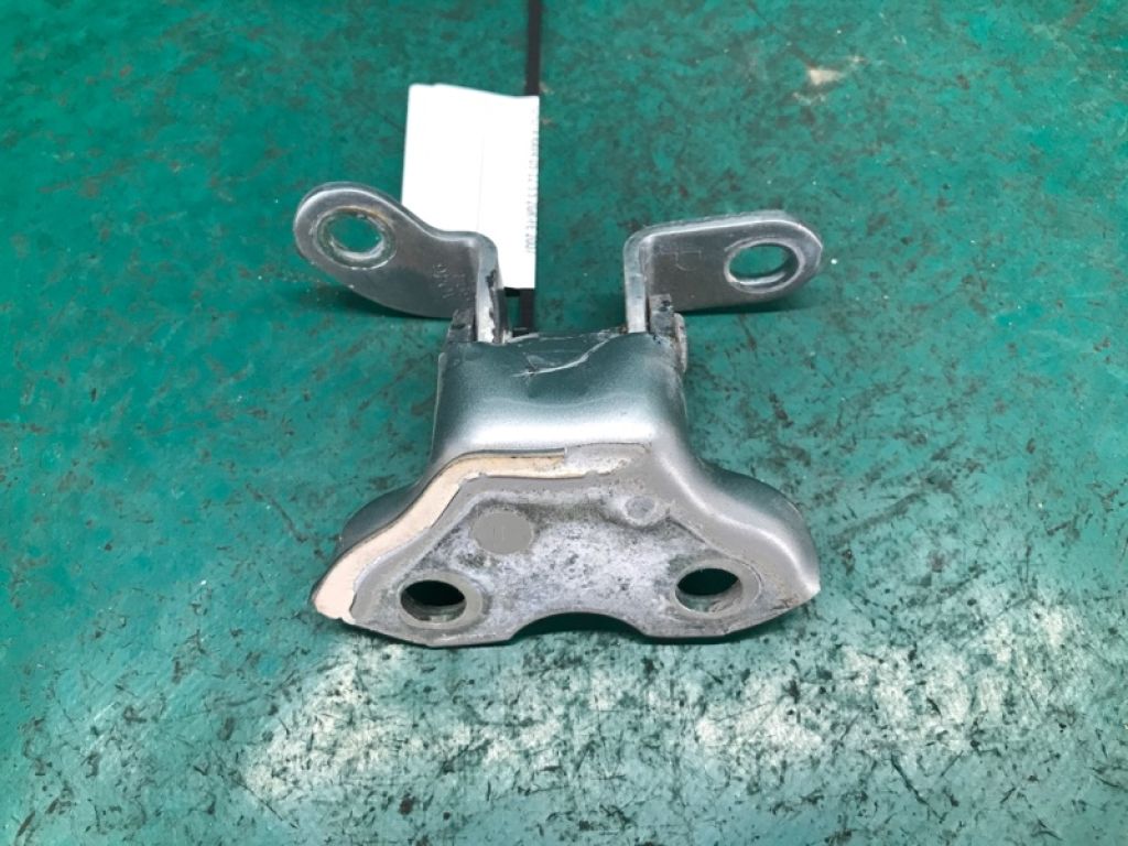 68750-20121 | Петля двери верхняя задн. прав. TOYOTA RAV4 05-12