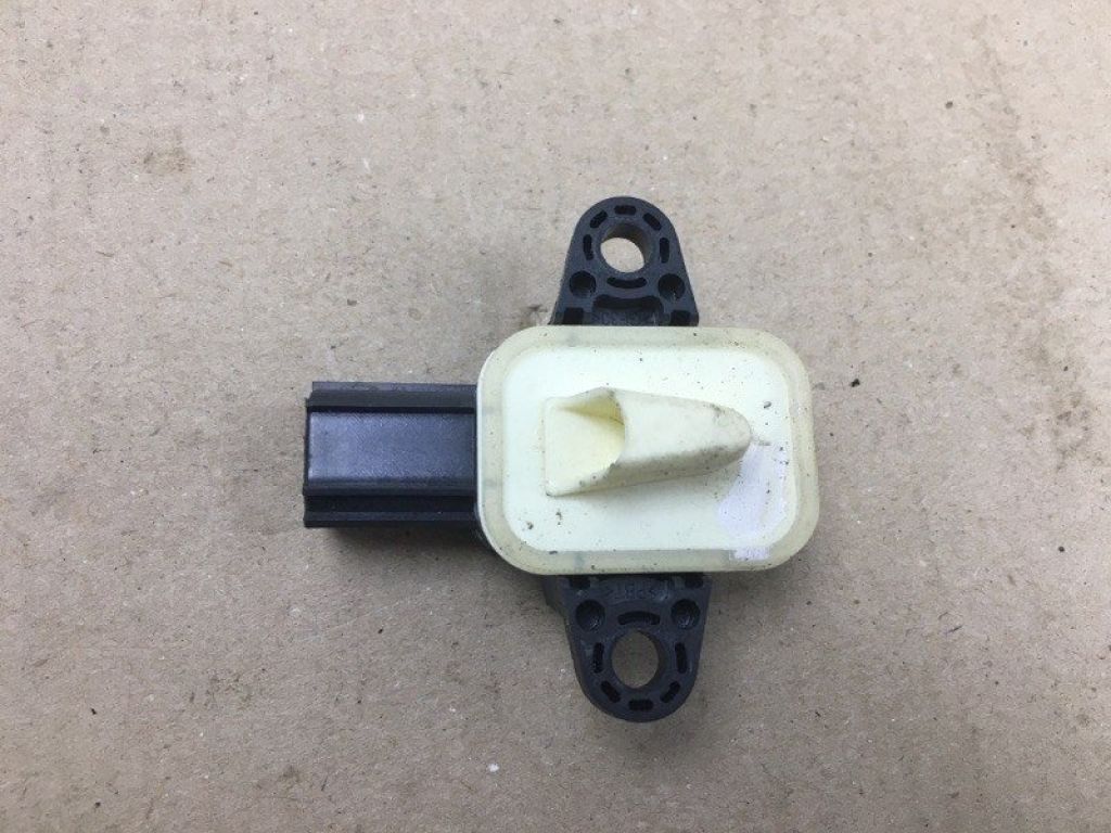CP9Z-14B345-A | Датчик удару FORD FOCUS 10-18