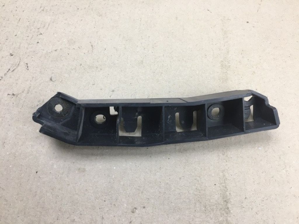 CP9Z-17C947-B | Кронштейн переднього бампера лів. FORD FOCUS 10-18