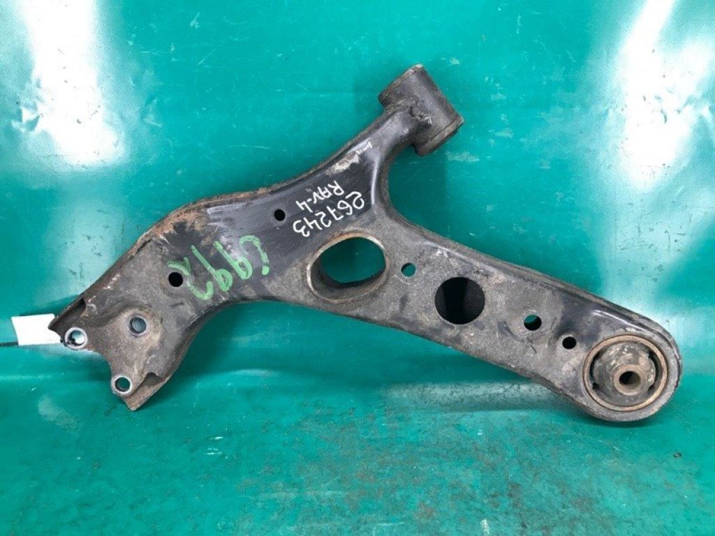 48068-42050 | Важіль передньої підвіски нижній прав. TOYOTA RAV4 05-12