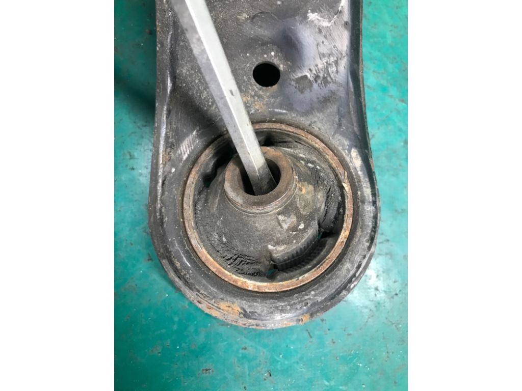 48068-42050 | Важіль передньої підвіски нижній прав. TOYOTA RAV4 05-12 - Фото 4