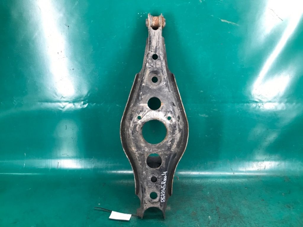 48730-42050 | Рычаг задней подвески поперечный нижний прав. TOYOTA RAV4 05-12