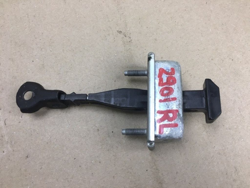 CP9Z-5827204-A | Обмежувач дверей задн. лів. FORD FOCUS 10-18