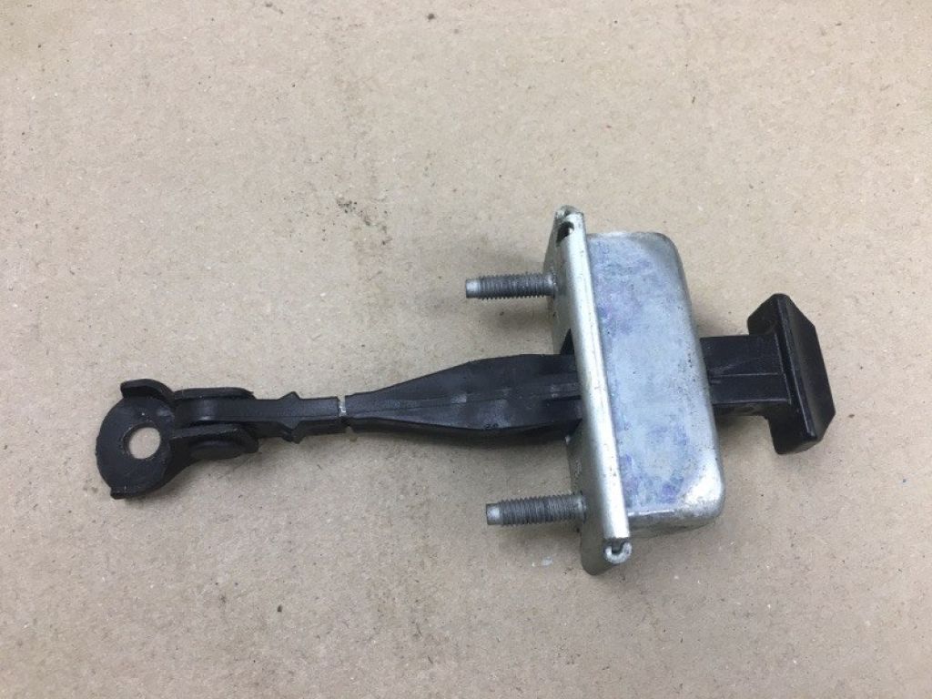 CP9Z-5827204-A | Обмежувач дверей задн. лів. FORD FOCUS 10-18 - Фото 2