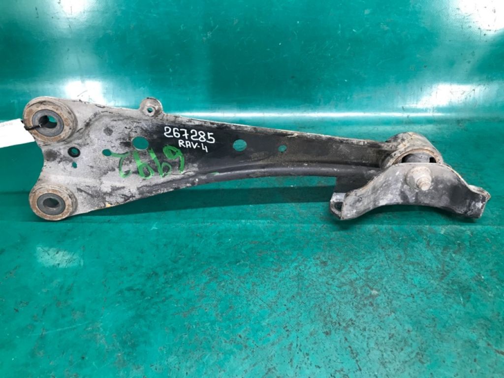 48760-42010 | Важіль задньої підвіски поздовжній прав. TOYOTA RAV4 05-12