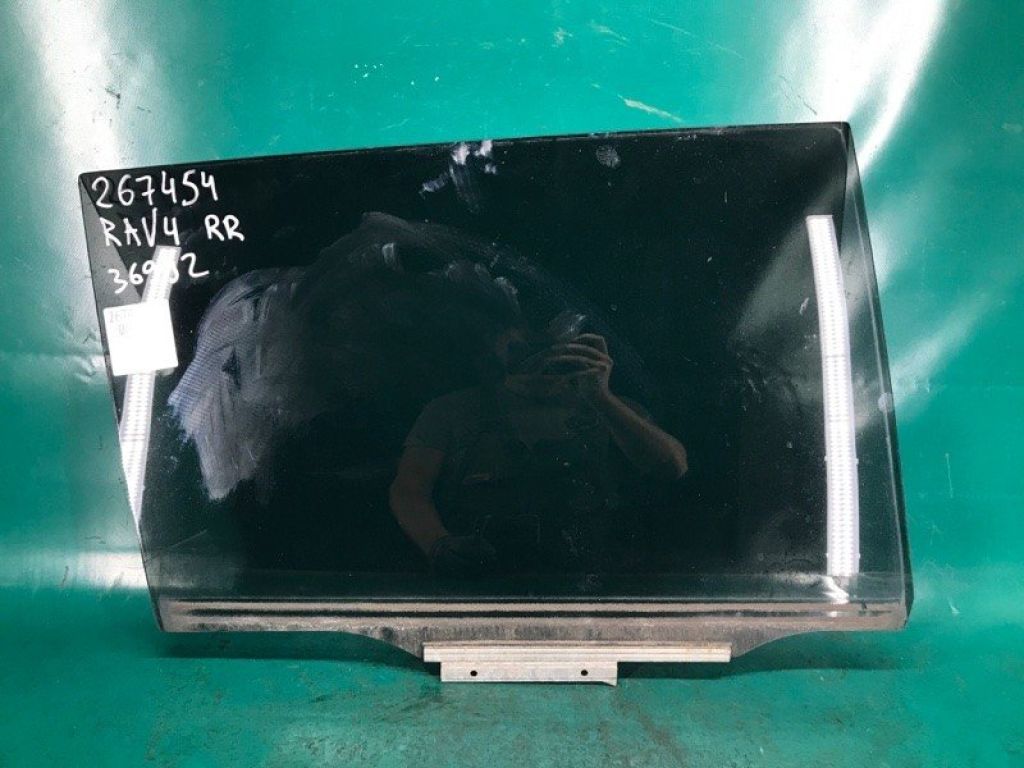 68103-42110 | Скло дверей задн. прав. TOYOTA RAV4 05-12