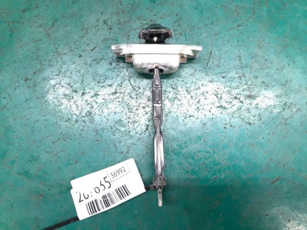 68610-42020 | Обмежувач дверей передн. прав. TOYOTA RAV4 05-12