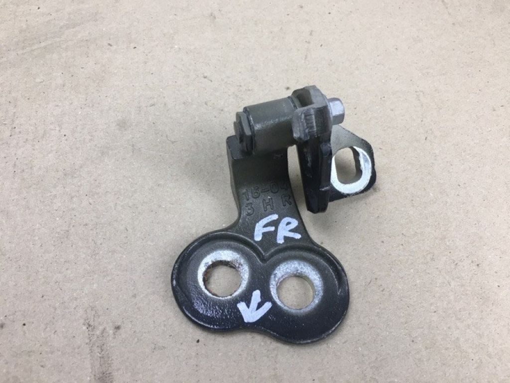 CP9Z-5422810-A | Петля двері нижня передн. прав. FORD FOCUS 10-18