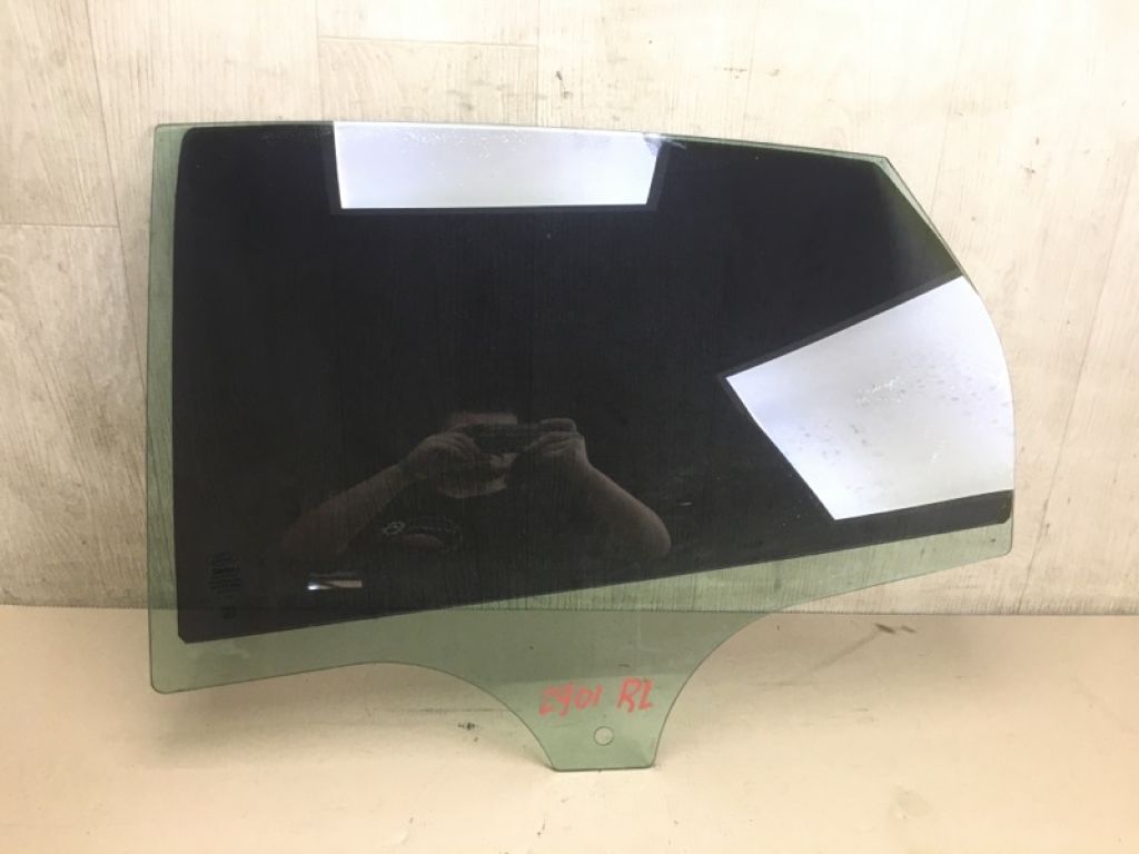 CP9Z-5825713-A | Скло дверей задн. лів. FORD FOCUS 10-18