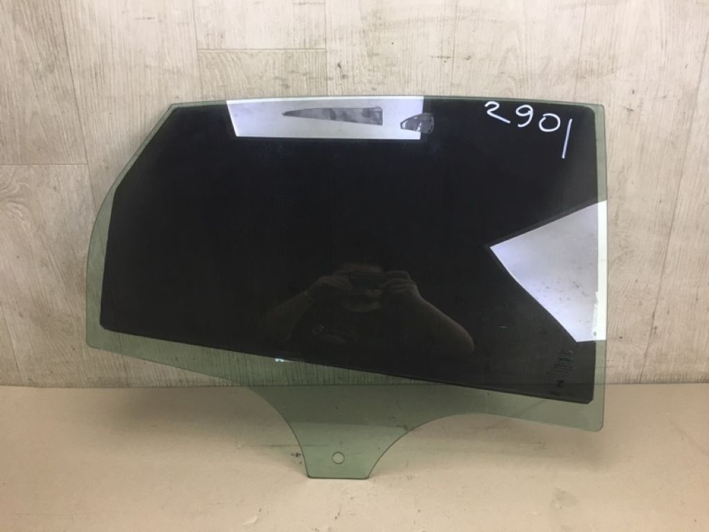 CP9Z-5825712-A | Скло дверей задн. прав. FORD FOCUS 10-18