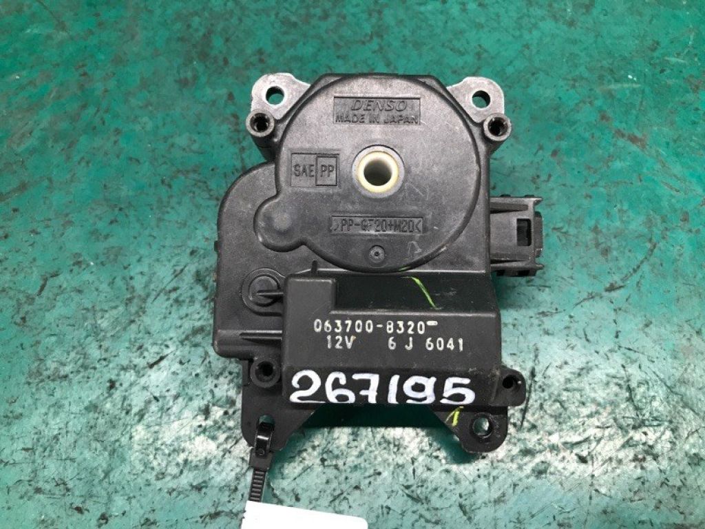 87106-42130 | Моторчик заслінки пічки TOYOTA RAV4 05-12
