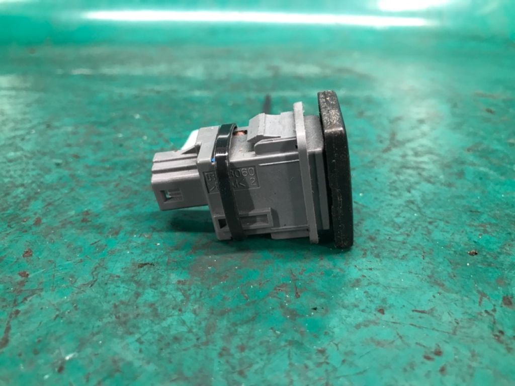 84988-42020 | Кнопка TOYOTA RAV4 05-12 - Фото 3