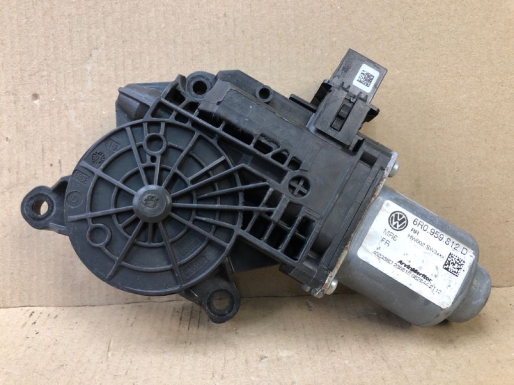 6R0 959 812 D | Моторчик стеклоподъемника задн. прав. VOLKSWAGEN JETTA USA 10-17