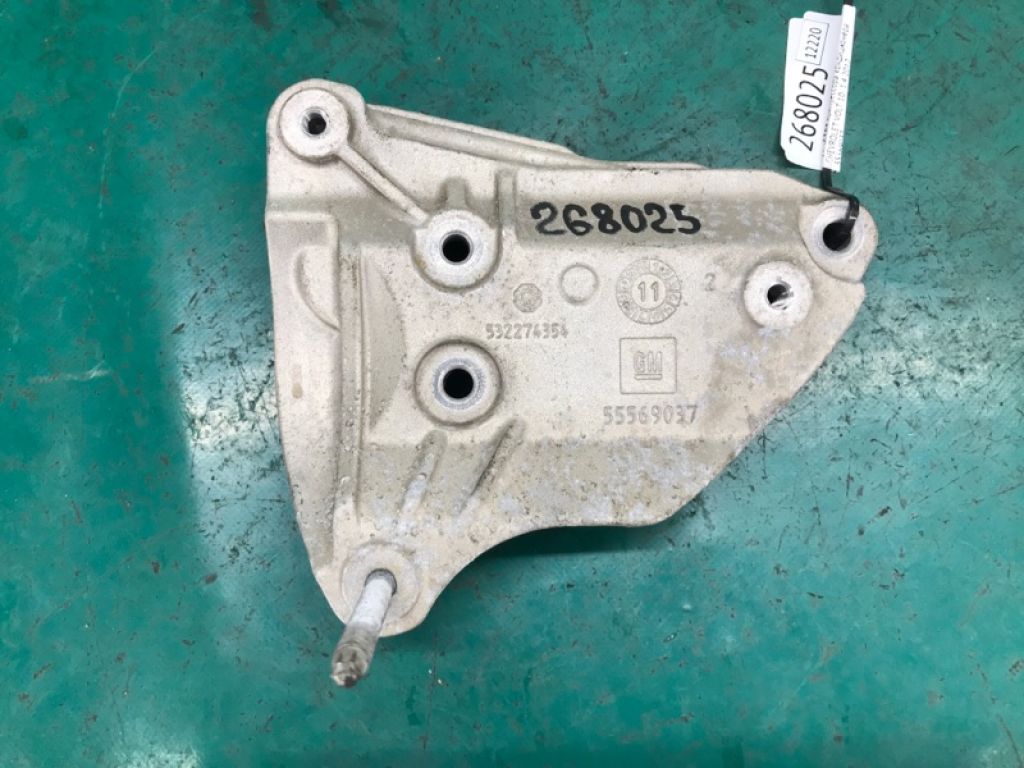 55569037 | Кронштейн компрессора кондиционера CHEVROLET VOLT 10-15