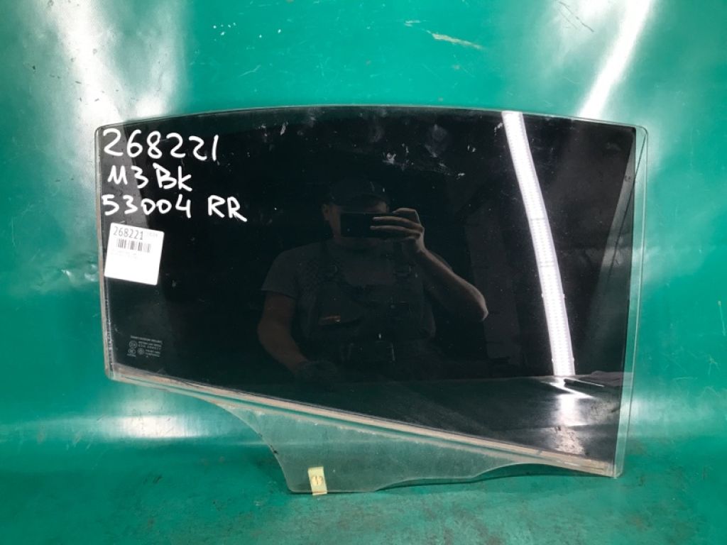 BN8V-72-511A | Скло дверей задн. прав. MAZDA 3 BK 03-08