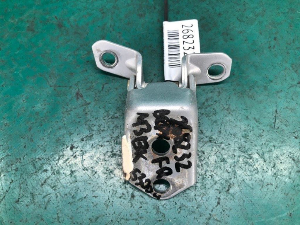 F151-58-210 | Петля двері верхня передн. прав. MAZDA 3 BK 03-08