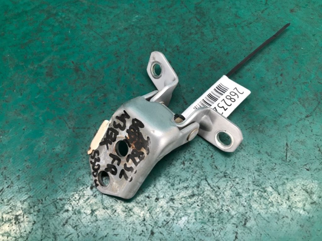 F151-58-210 | Петля двері верхня передн. прав. MAZDA 3 BK 03-08 - Фото 3