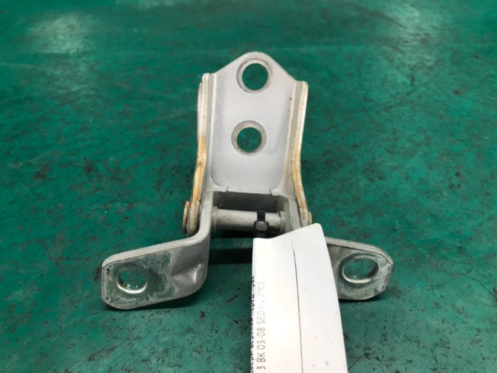 F151-58-210 | Петля двері верхня передн. прав. MAZDA 3 BK 03-08 - Фото 7