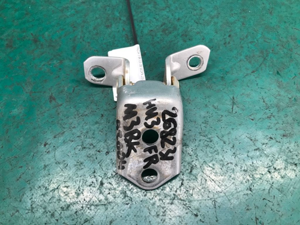 F151-59-210 | Петля двери нижняя передн. прав. MAZDA 3 BK 03-08